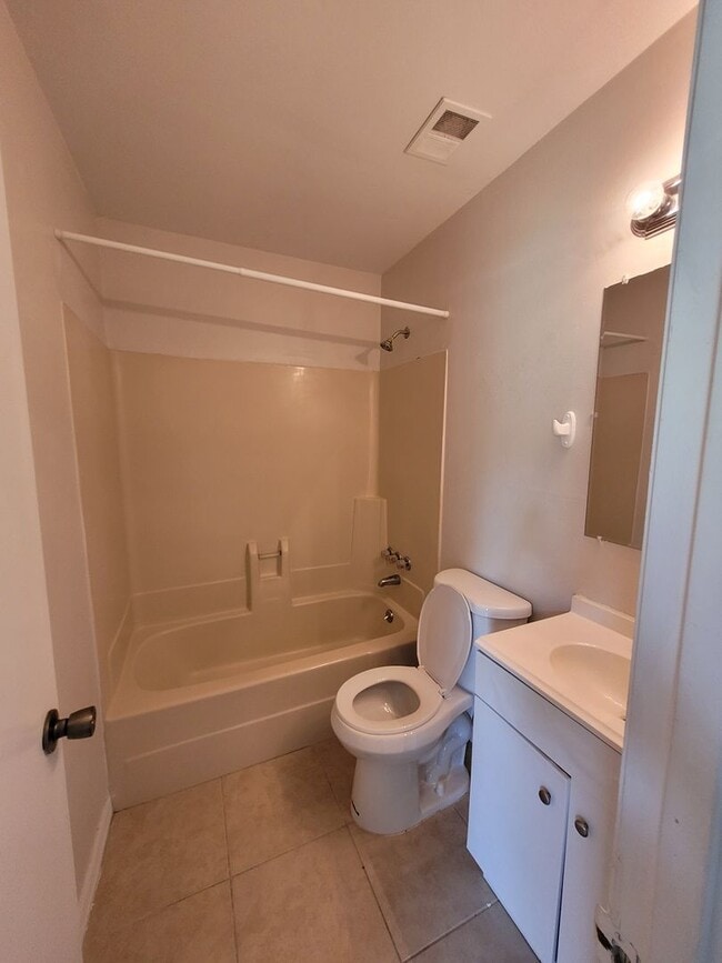 Building Photo - Charming 3-Bedroom Home with Upgrades and ...