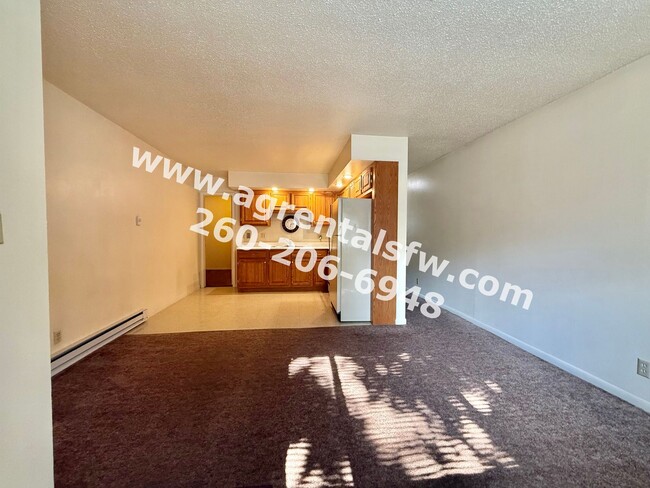 Building Photo - 1042 Lewis Pl