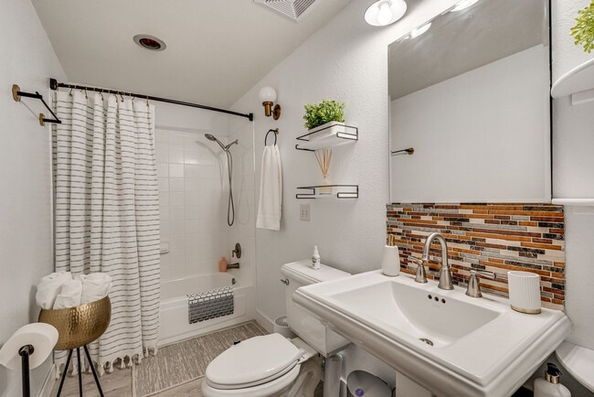 Building Photo - 3315 Chisholm Trail