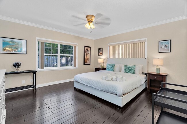 Building Photo - 3221 Seaward Dr