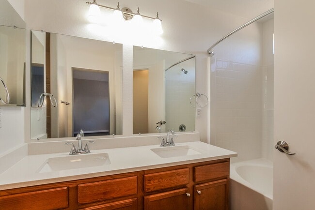 Building Photo - 5564 S 240th Dr