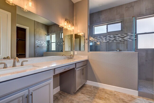 Building Photo - Beautiful large 3x2 home in Granite Dells Estates