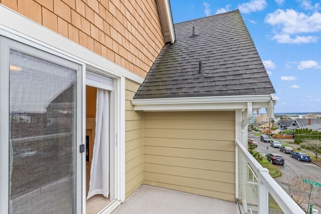 Building Photo - Quintessential West Seattle Townhome with ...