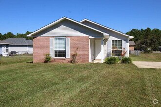 Building Photo - 3 Bedroom Home Near Blue Angel Pkwy – Spac...