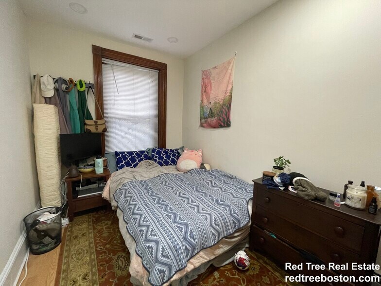 Building Photo - 129 Cedar St