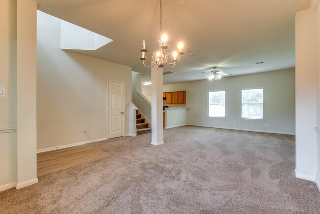 Building Photo - 6702 Albion Cresent Dr
