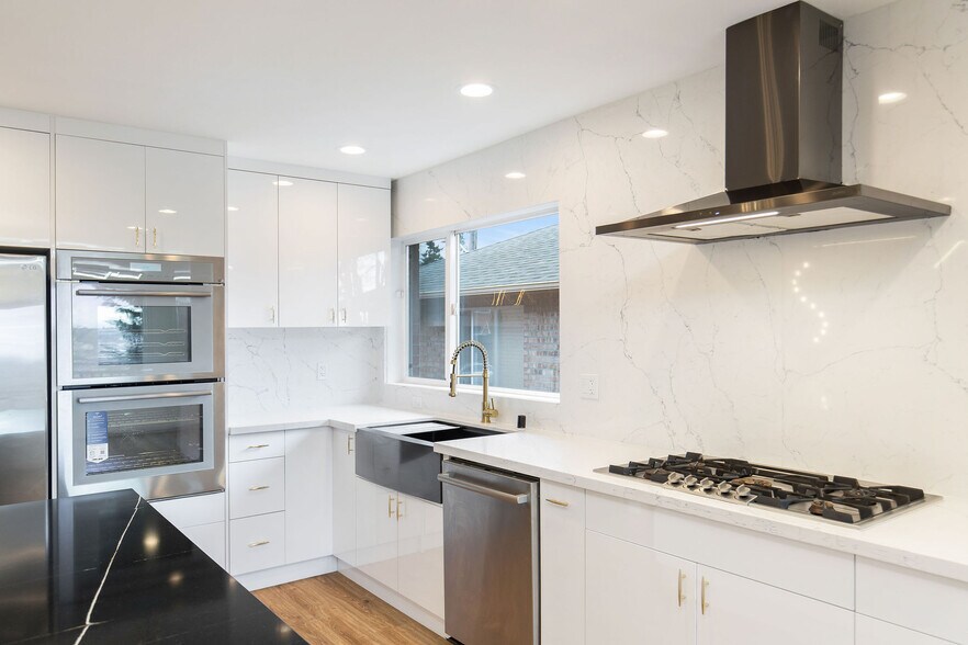 Building Photo - 4403 Powell Pl S