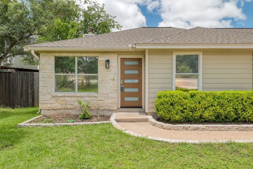 Building Photo - 10114 Thomas Ln