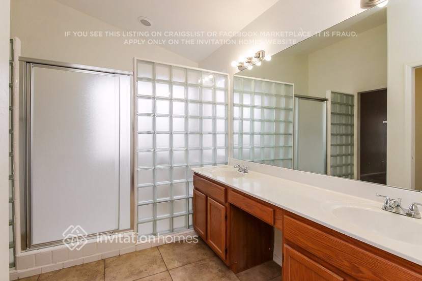Building Photo - 13146 W Alvarado Cir