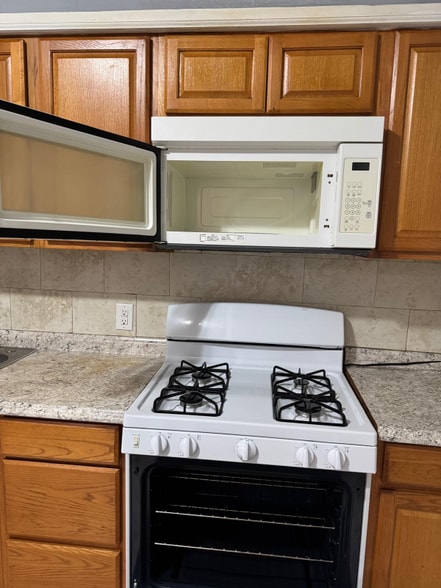 Building Photo - 12 E 36th St