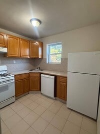 Building Photo - 160-10 75th Rd