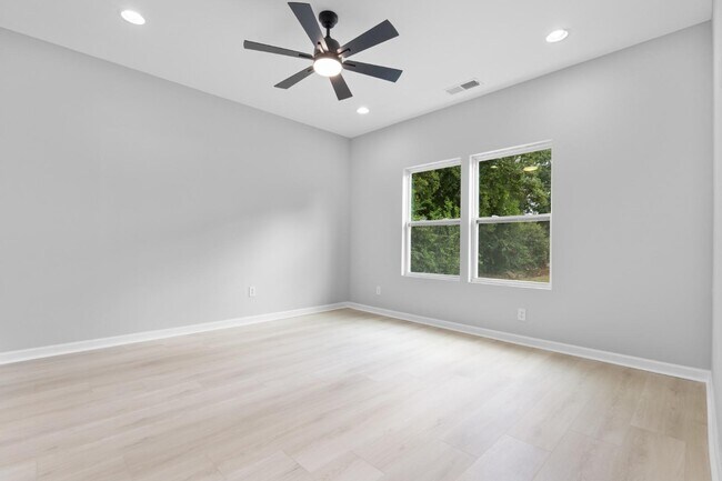 Building Photo - 3106 Hammond Ave