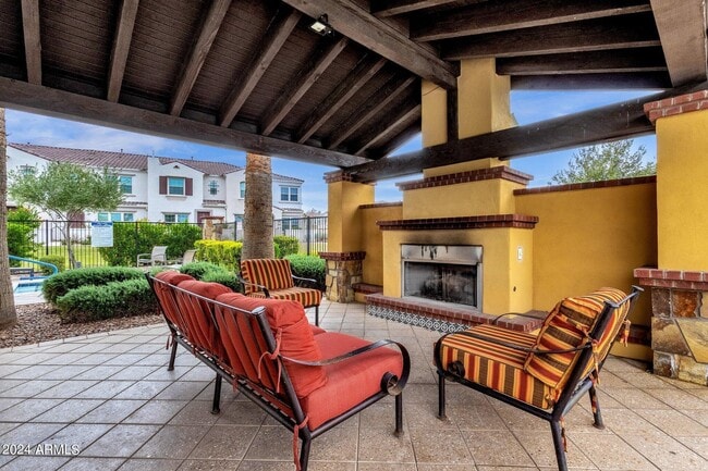 Building Photo - 4077 S Sabrina Dr