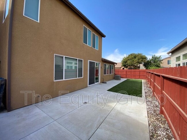 Building Photo - 1826 W Van Gogh