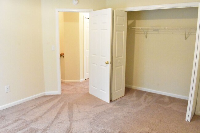 Building Photo - Coventry Creek Townhome