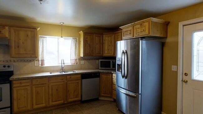 Building Photo - Cozy 2 bed 1 bath basement apartment, Eagle Mountain