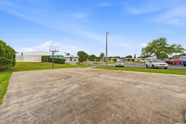 Building Photo - 1798 Fox Hill Dr