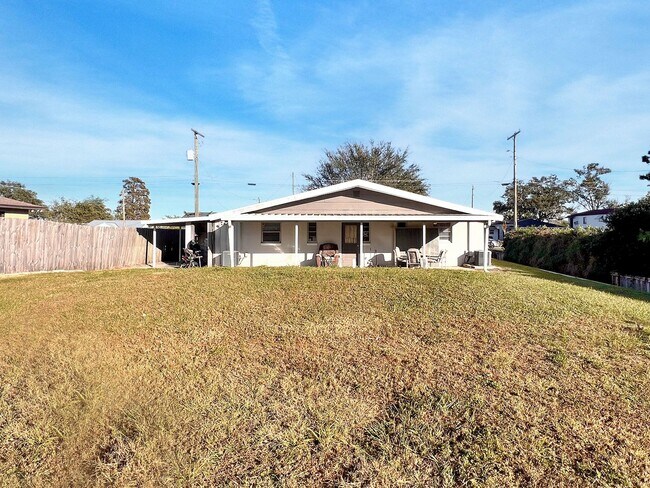 Building Photo - 907 Lake Jessie Dr