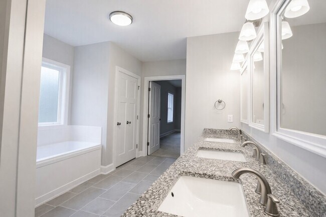 Building Photo - 122 Fargo Dr