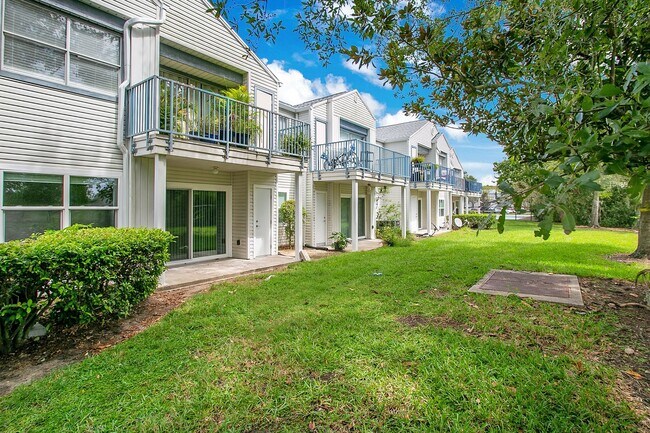 Building Photo - 2560 Woodgate Blvd