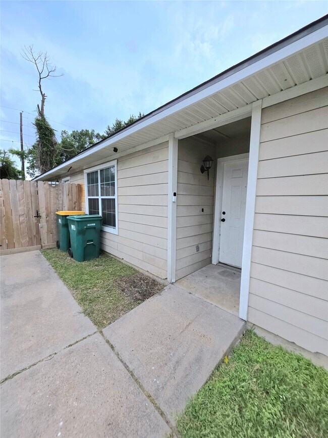 Building Photo - 5335 Cherie Crest Ct