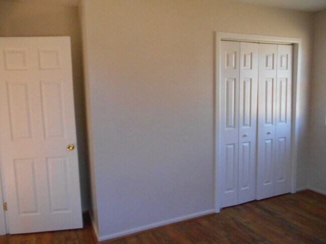Building Photo - 3/1 Brick home on corner lot in Shallowater