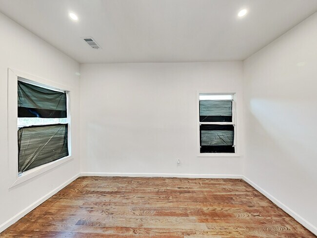 Building Photo - 304 Sciple Terrace NW