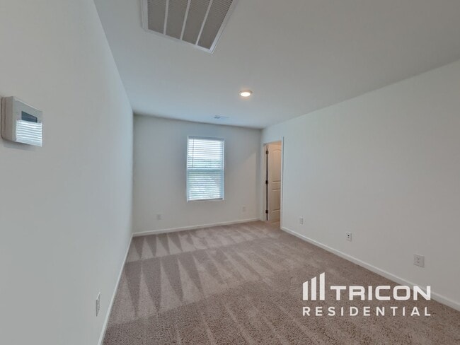 Building Photo - 156 Millbrook Dr