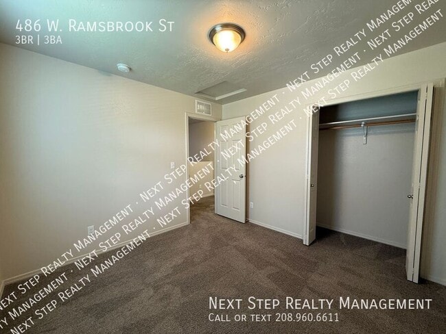 Building Photo - 486 W Ramsbrook St