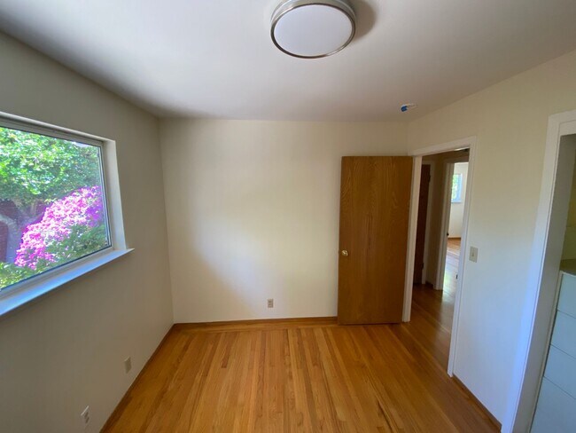 Building Photo - 301 Lacour Way