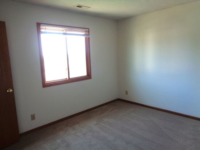 Building Photo - 5418 W Redberry Ln