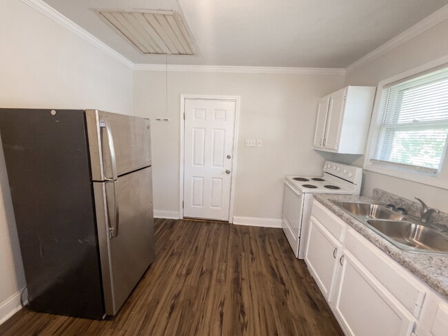 Building Photo - Breckenridge Hills - 1 Bed | 1 Bath | Ranch | ~0.19 Acres