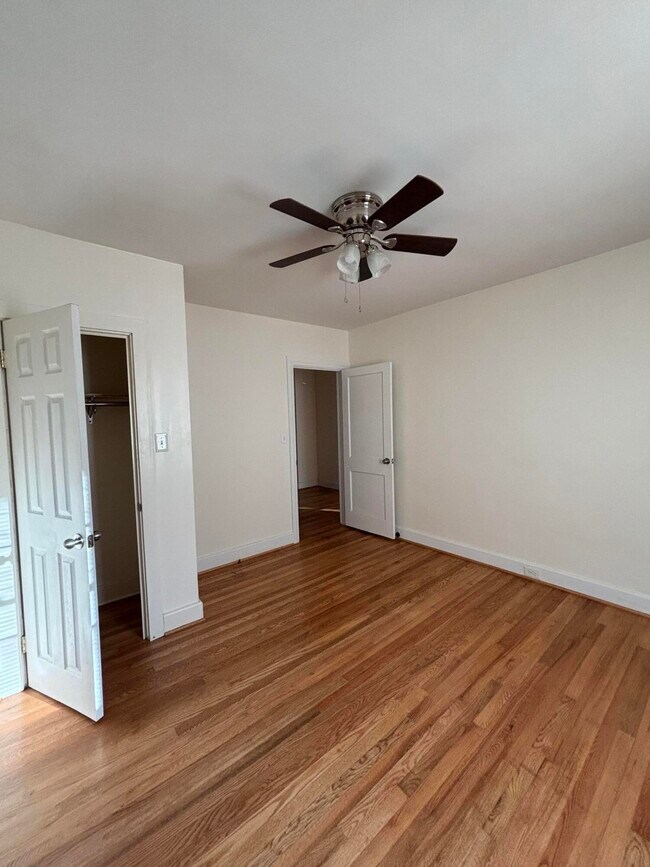 Building Photo - 919 Seminole Ave