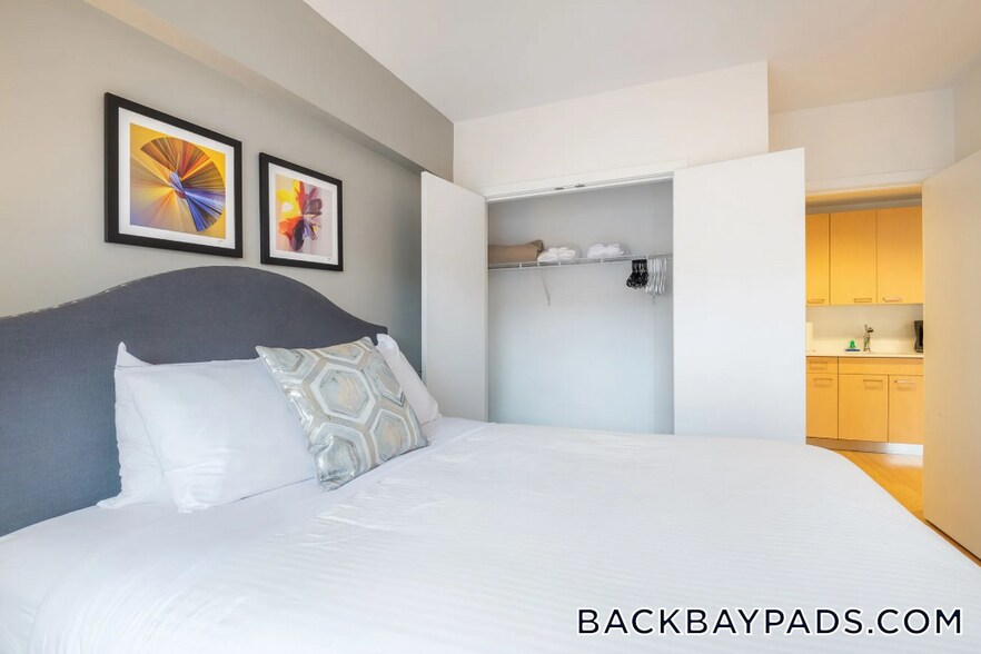 Building Photo - 1085 Boylston St