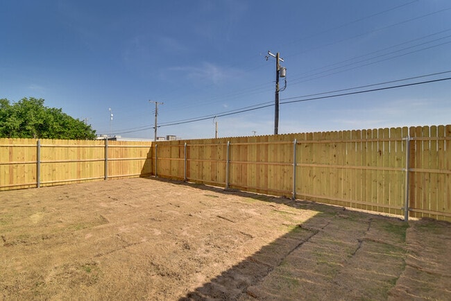 Building Photo - Brand New 3 bed 2.5 Duplex