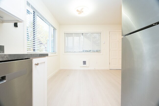 Building Photo - Beautiful 2 Bedroom Irvington Gem, Fully Renovated!
