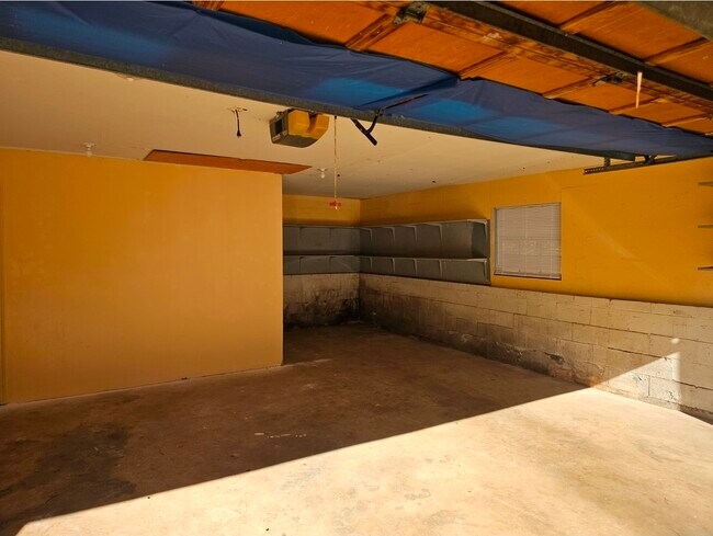 Building Photo - 3126 Caliente Ln