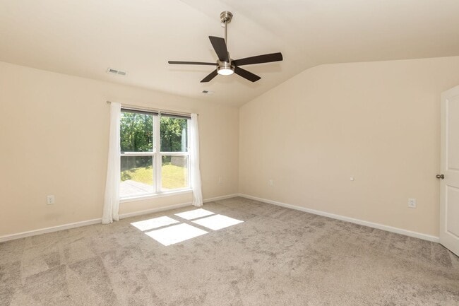 Building Photo - Gorgeous End Unit Townhome!