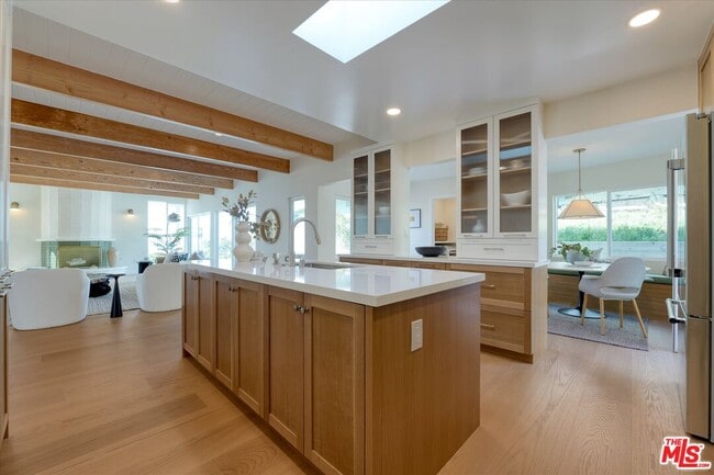 Building Photo - 211 Bellino Dr