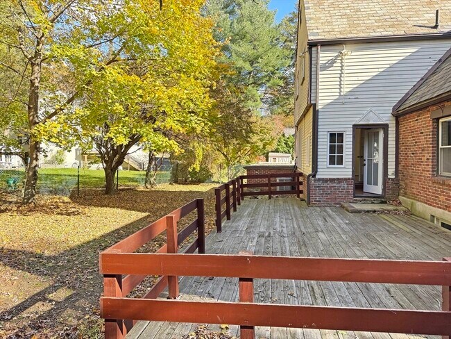 Building Photo - 280 Quinobequin Rd