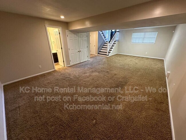 Building Photo - 625 NW Rosaceae Dr