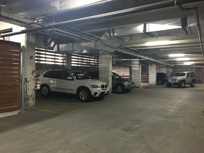 Building Photo - 3535 Broadway Blvd