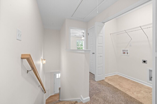 Building Photo - 2 Bedroom Condo For Rent Near Riverside Drive!