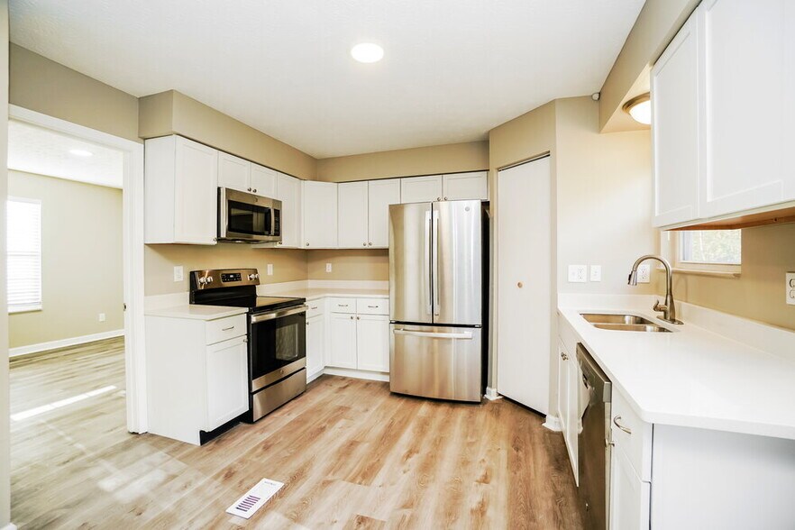 Building Photo - 1667 Eastbrook Dr N