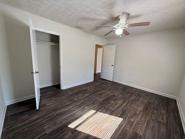 Building Photo - 137/139 Deer Creek Dr