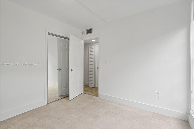 Building Photo - 8305 Crespi Blvd
