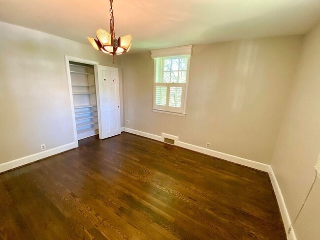 Building Photo - Stunning 4 Bed/3.5 Bath Historic Home - Be...