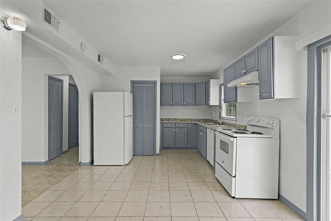 Building Photo - 663 S Econlockhatchee Trail