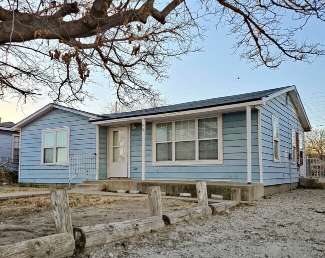 Building Photo - Cozy 2 Bed 1 Bath In Northeast Lubbock