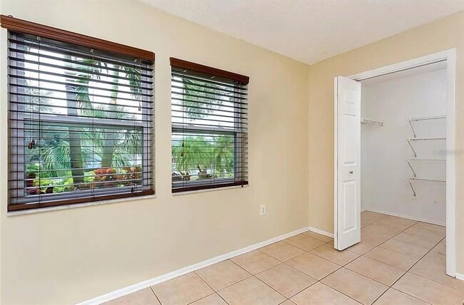 Building Photo - 244 Myrtle Ct